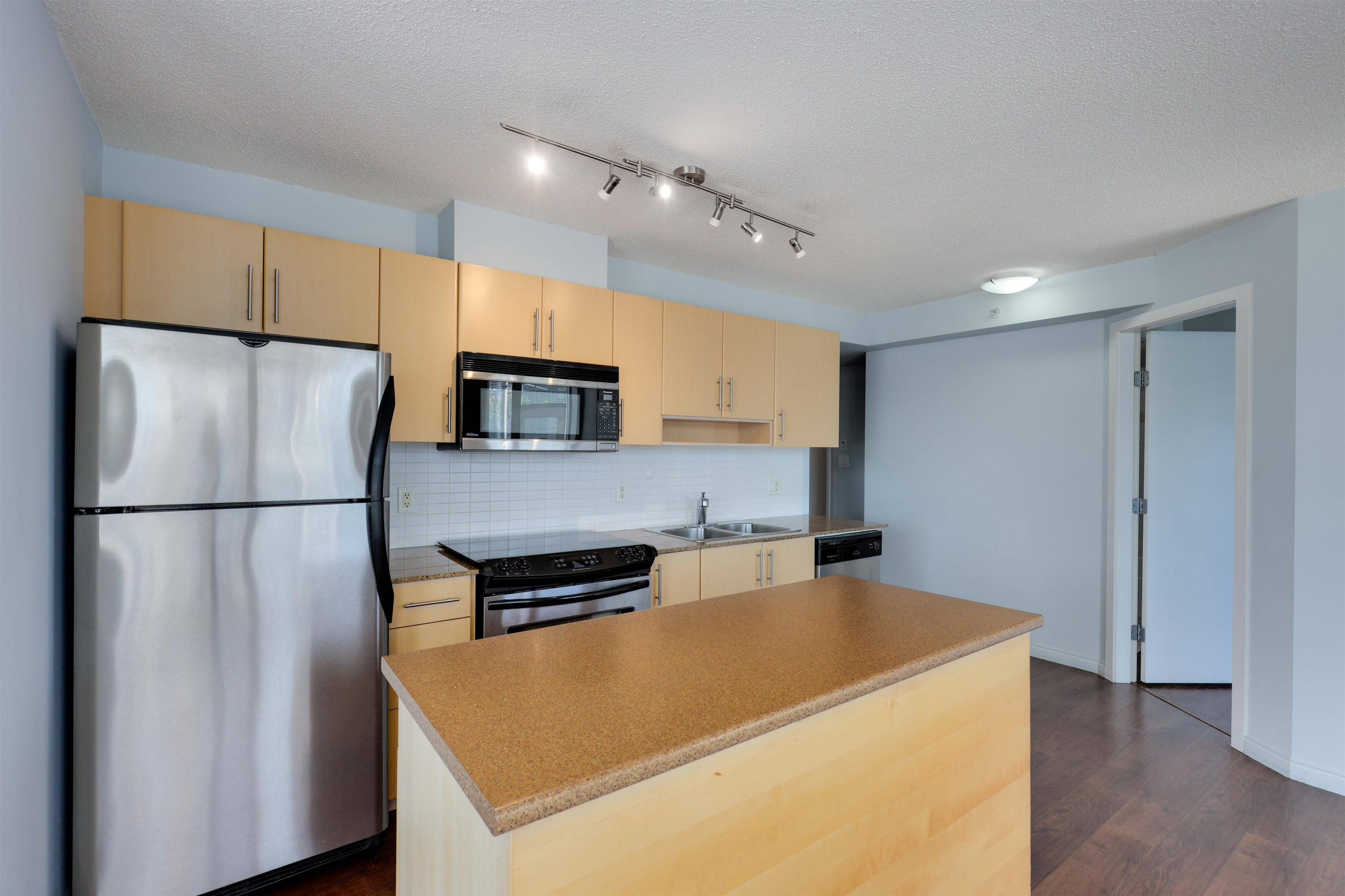 550 Taylor ST #2702 Vancouver, BC V6B 1R1