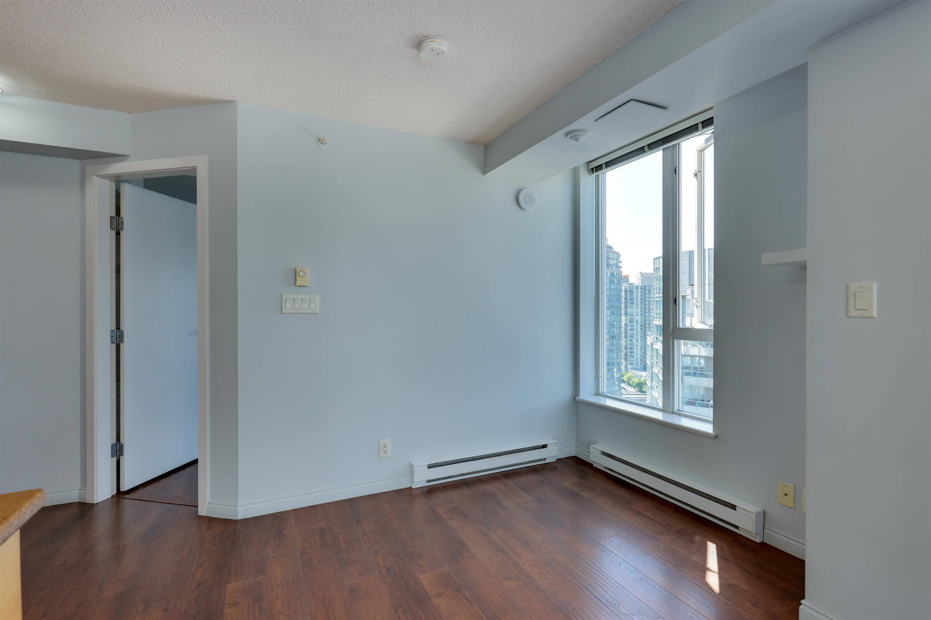 550 Taylor ST #2702 Vancouver, BC V6B 1R1
