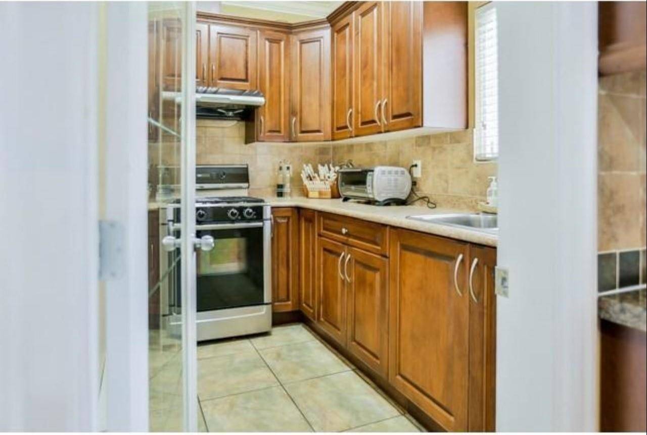 17440 103b AVE Surrey, BC V4N 5R4