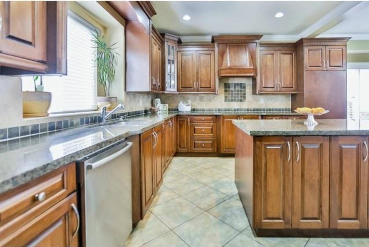 17440 103b AVE Surrey, BC V4N 5R4