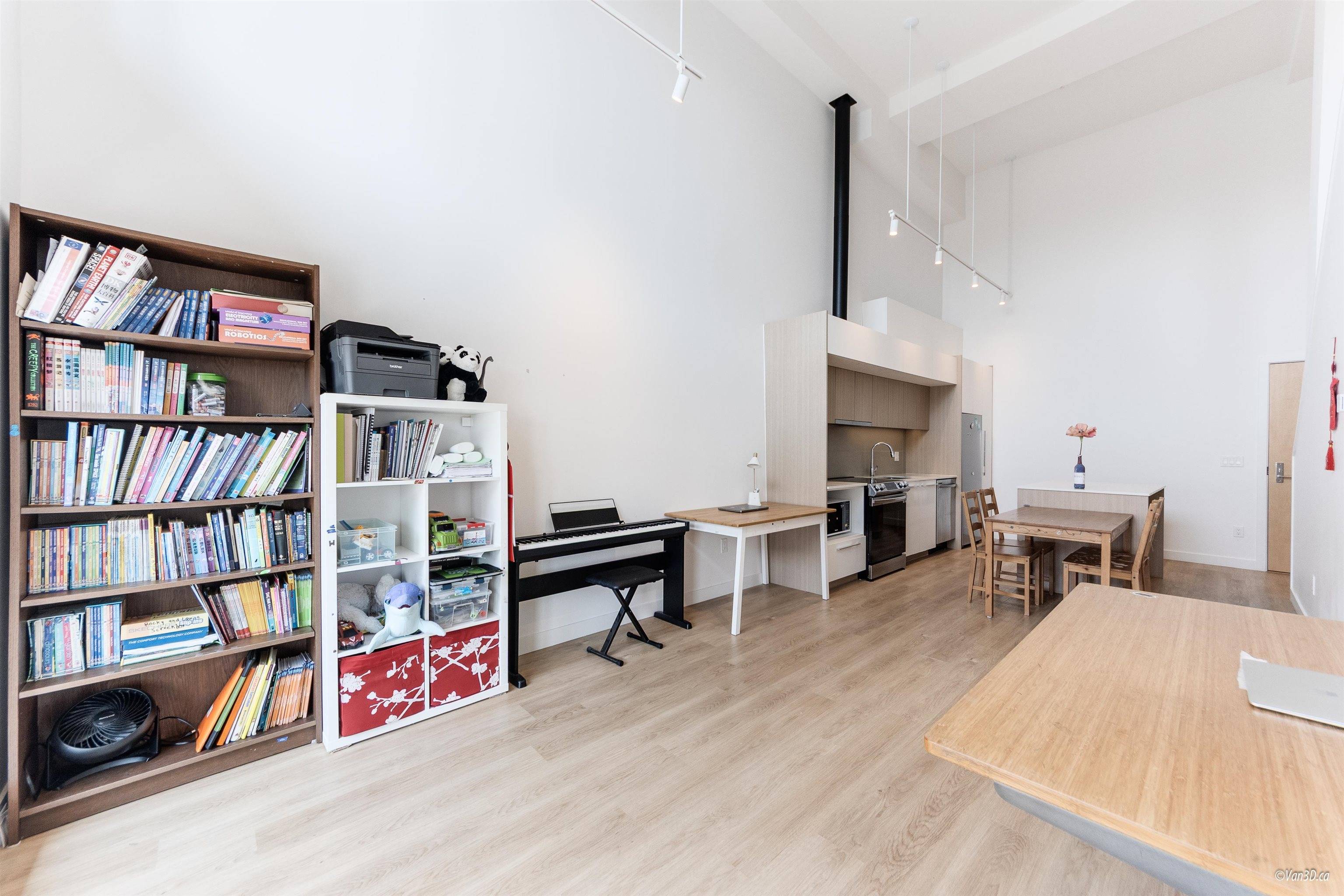 9888 University CRES #305 Burnaby, BC V5A 0G4