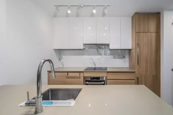 Surrey, BC V3T 0S3,10626 City Pkwy #1904