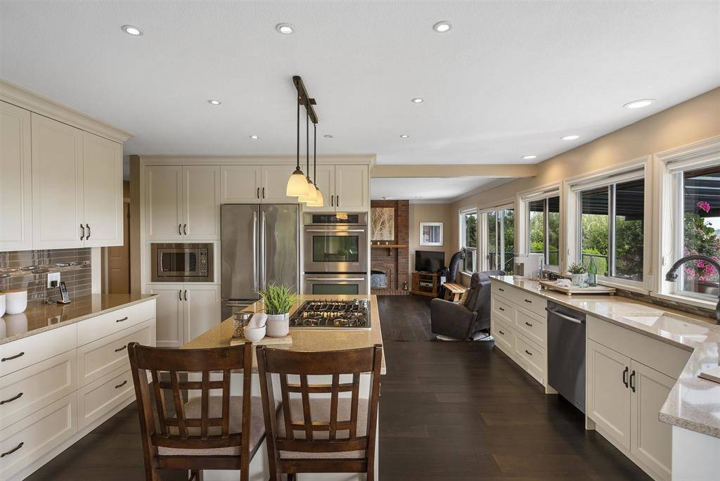 16512 77a AVE Surrey, BC V4N 0L4