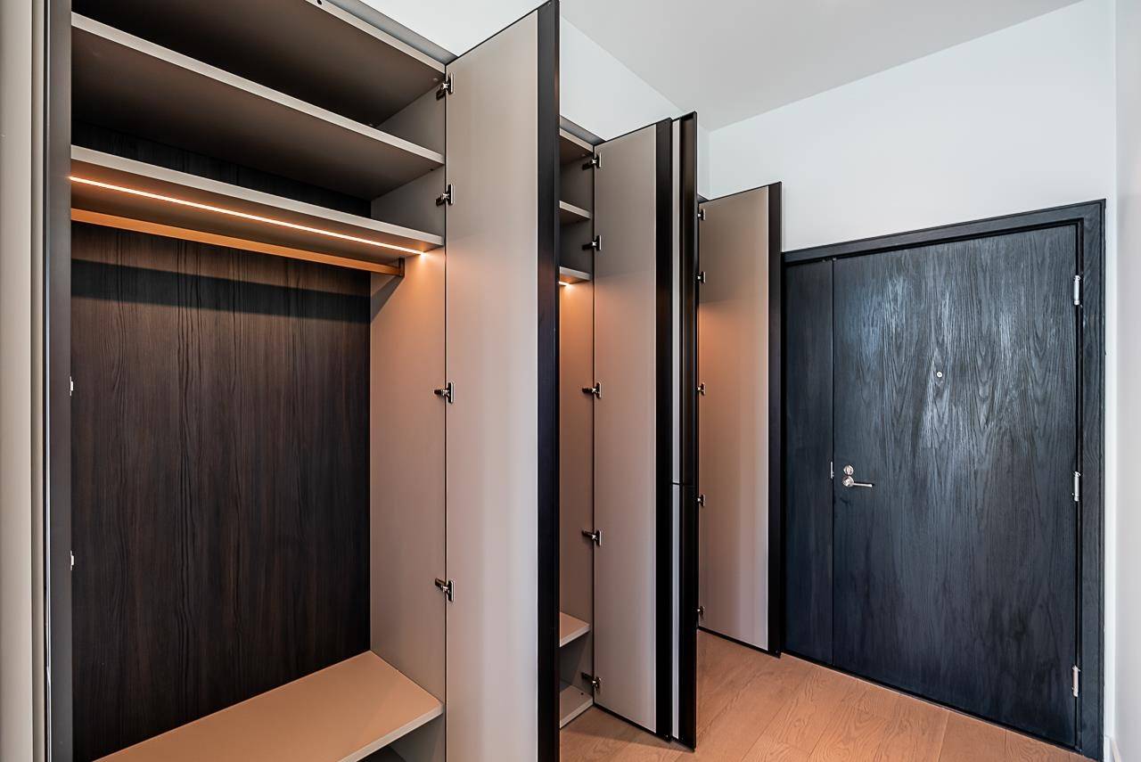 1500 Fern ST #3201 North Vancouver, BC V7J 1H5