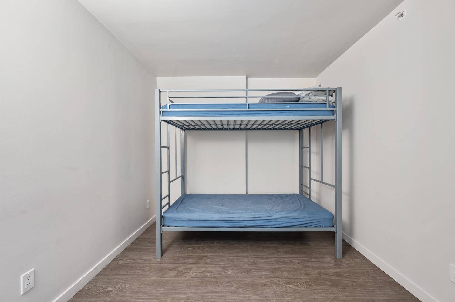 13303 Central AVE #1502 Surrey, BC V3T 0K6