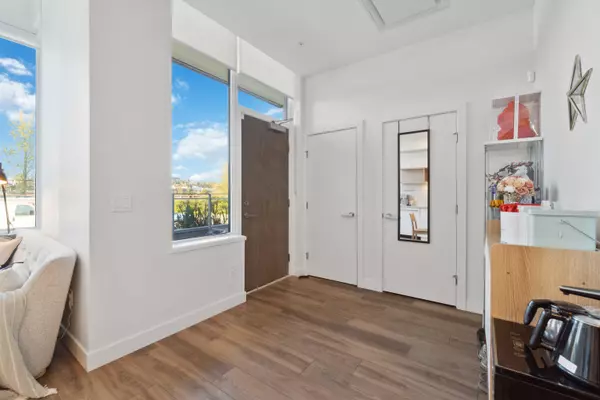 Burnaby, BC V5C 5T3,4433 Alaska ST #104