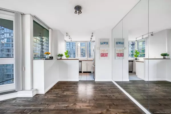 Vancouver, BC V6G 3E3,588 Broughton ST #1806