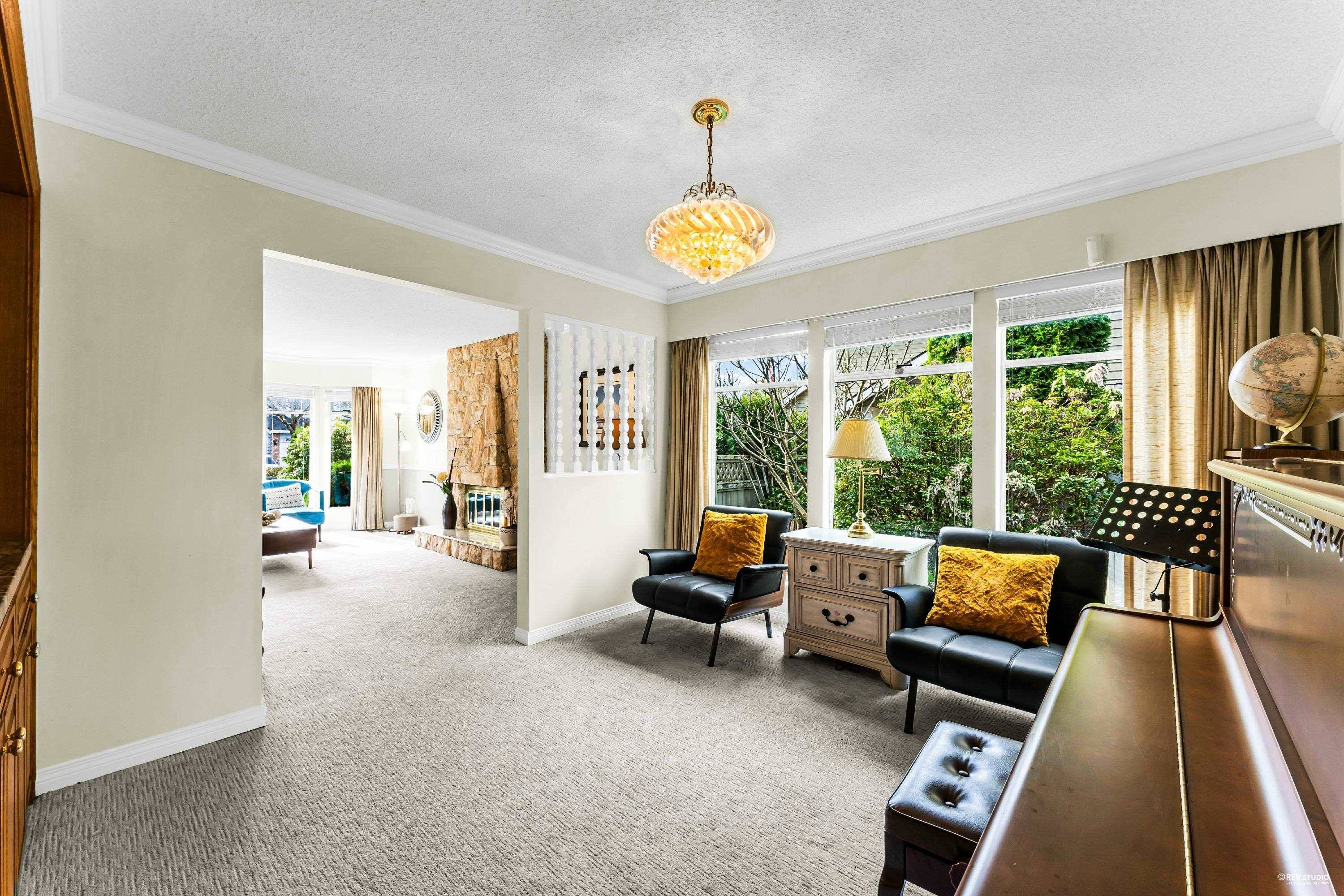 1925 Southmere CRES Surrey, BC V4A 6V6