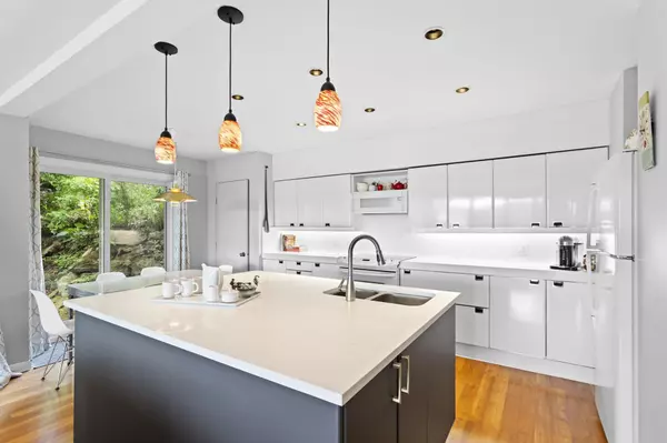 45 Sweetwater PL Lions Bay, BC V0N 2E0