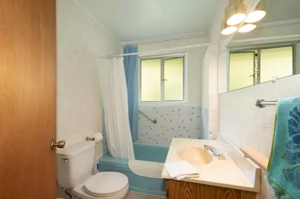 508 Collins RD Bowen Island, BC V0N 1G1