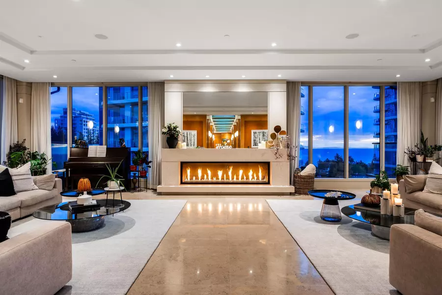 1551 Foster ST #PH801, White Rock, BC V4B 5M1