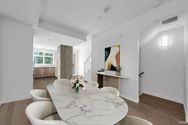 North Vancouver, BC V7P 1Y1,1960 Glenaire DR #4