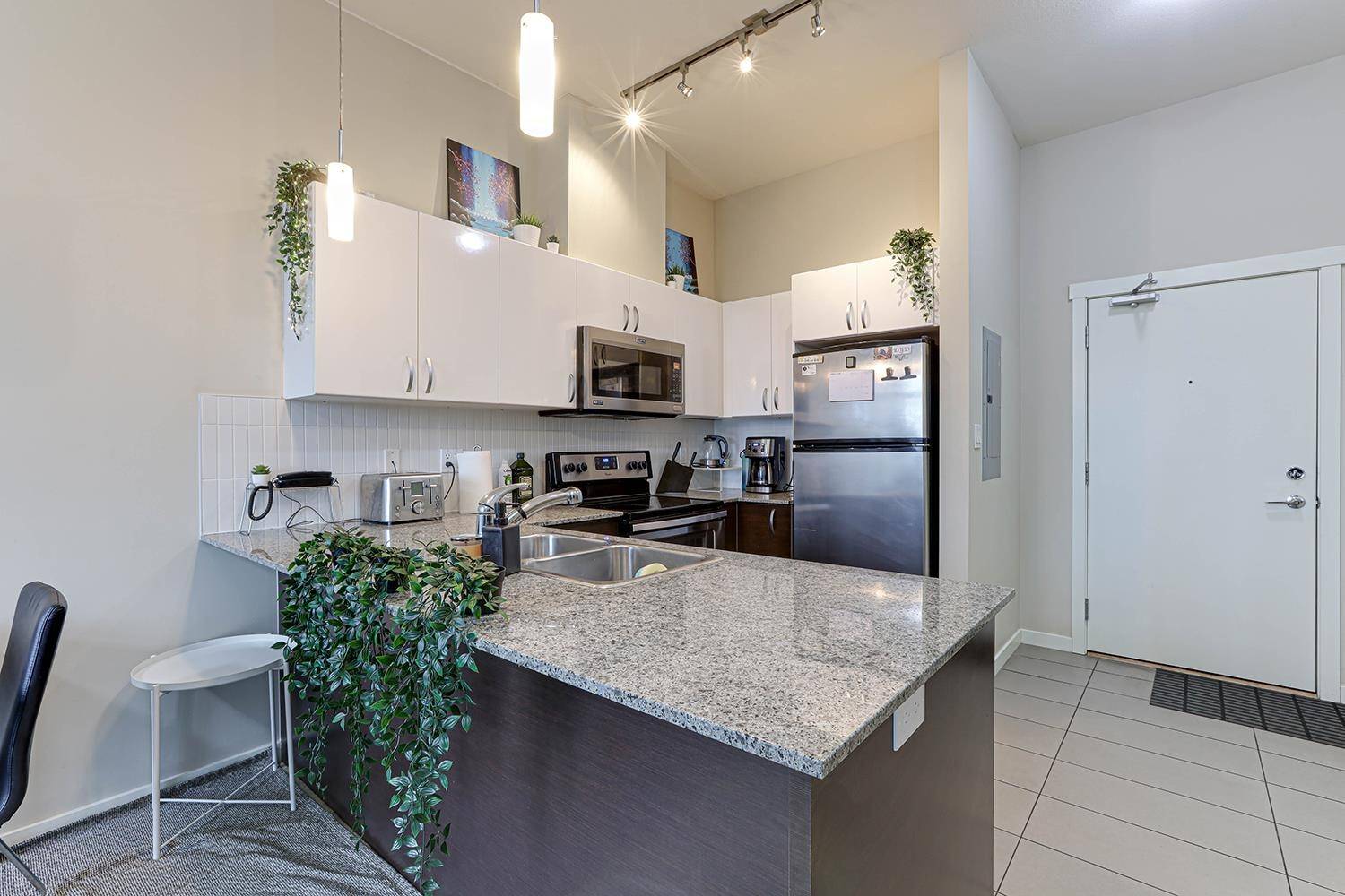 13728 108 AVE #532 Surrey, BC V3T 0G2