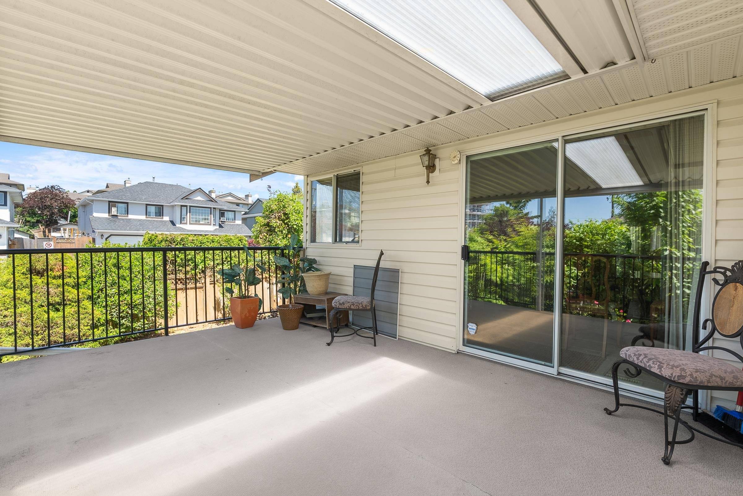 2818 Crossley DR Abbotsford, BC V2T 5H5