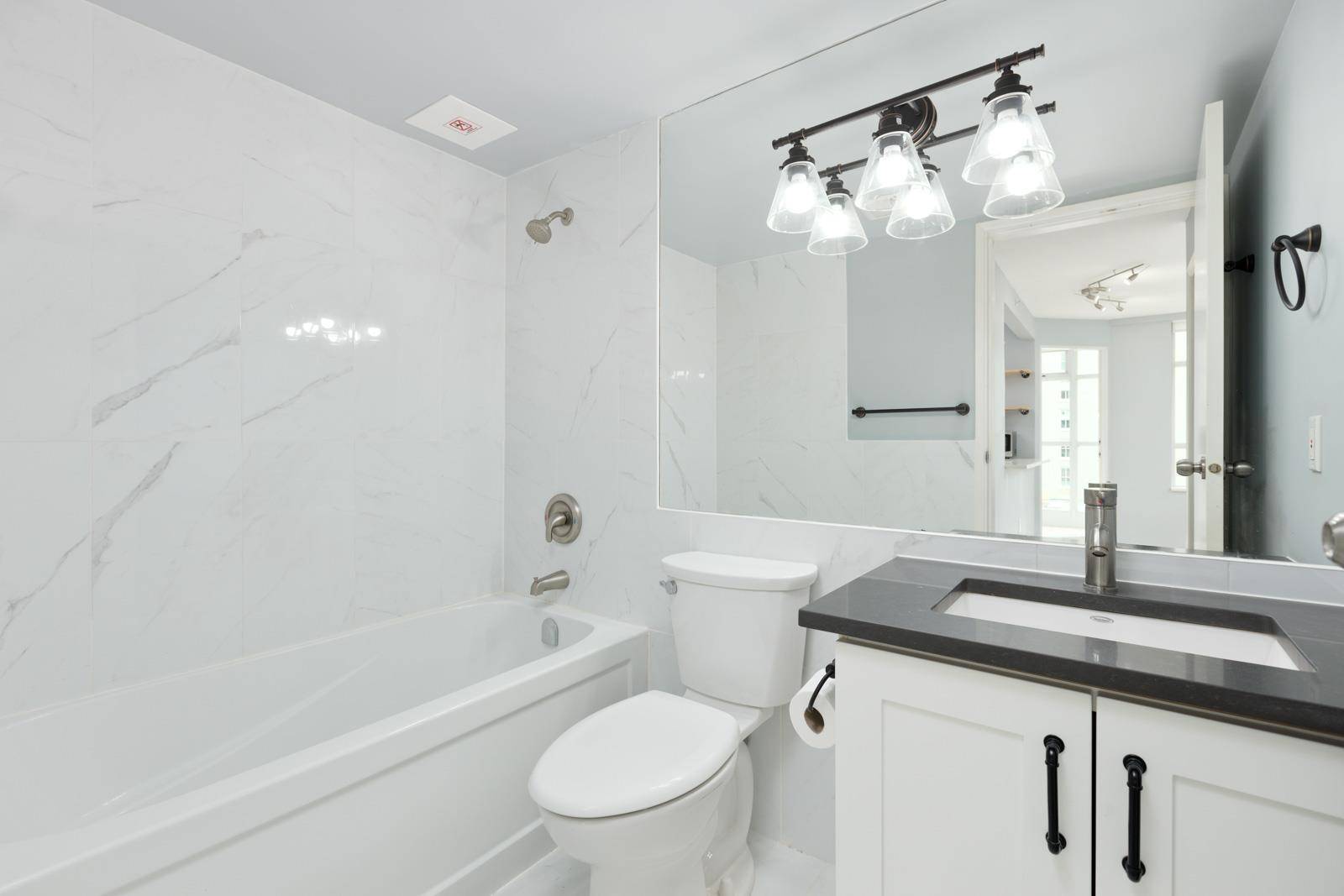 438 Seymour ST #702 Vancouver, BC V6B 6H4