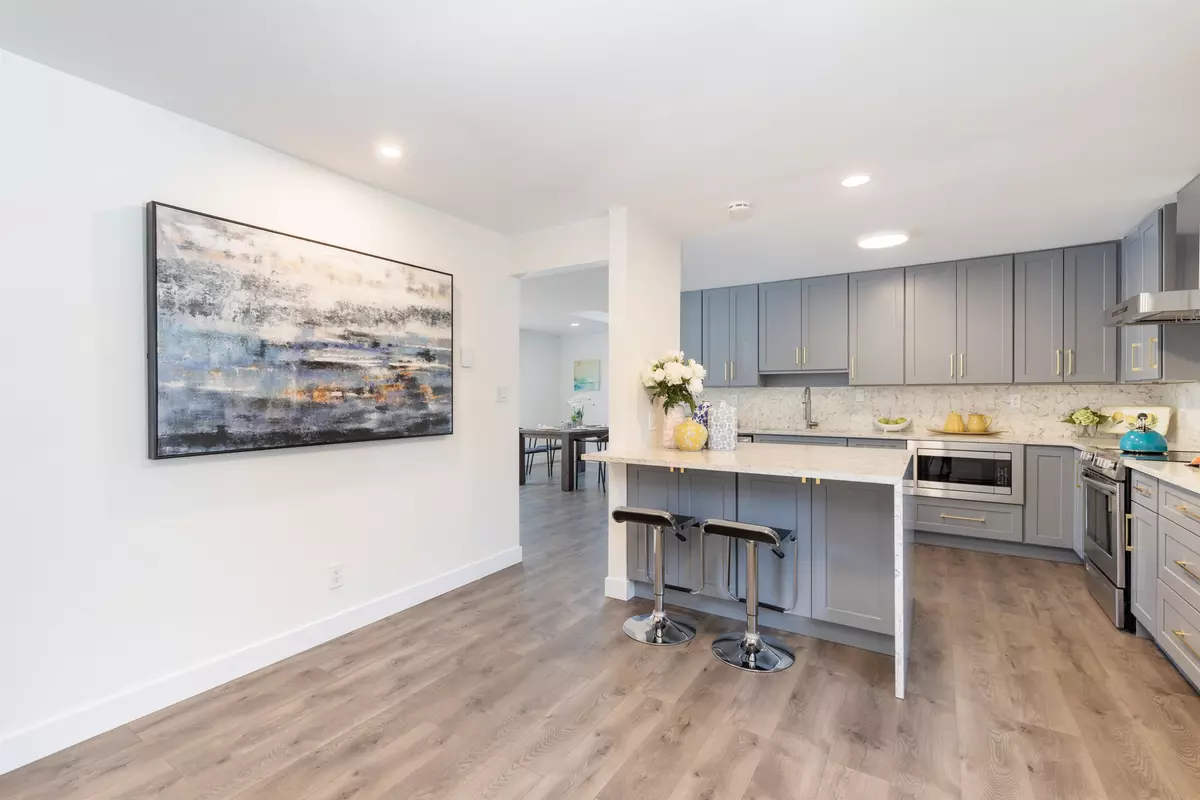 Richmond, BC V7A 2P7,10080 Rosedene CRES