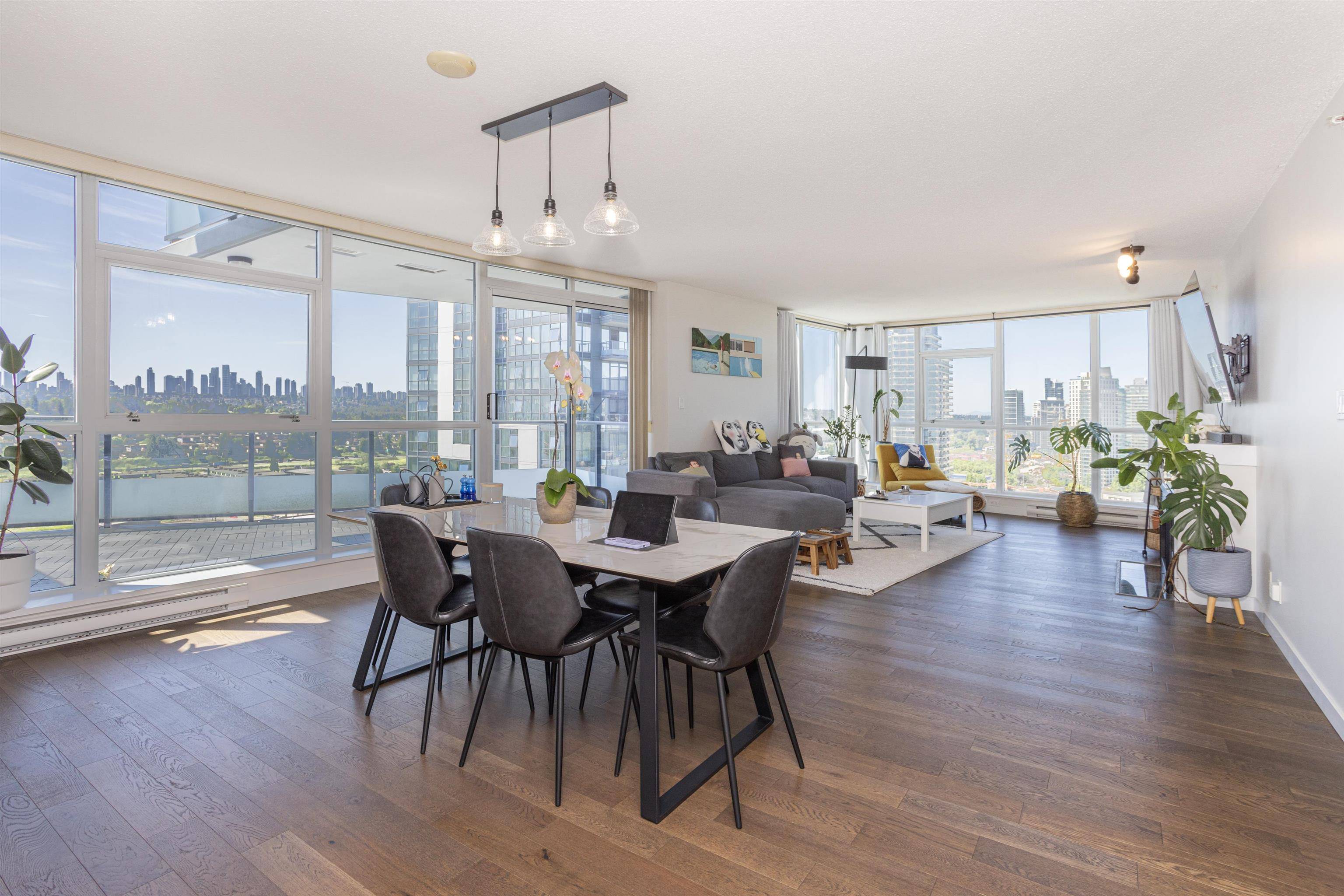 2225 Holdom AVE #2305 Burnaby, BC V5B 0A1