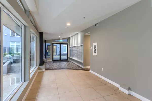 Surrey, BC V3T 0R7,11077 Ravine RD #325