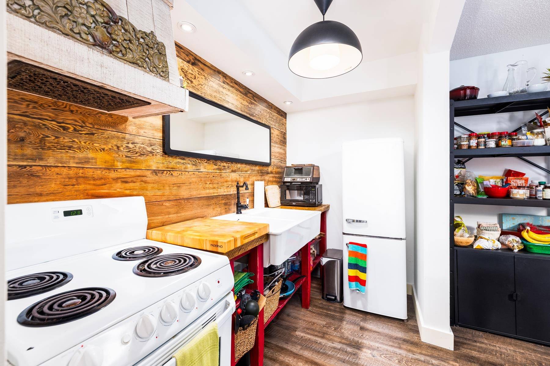 1515 E 5th AVE #201 Vancouver, BC V5N 1L6