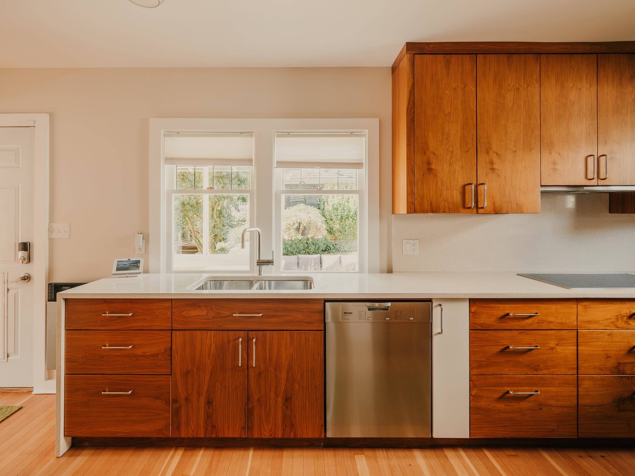 1833 Edinburgh ST New Westminster, BC V3M 2X2