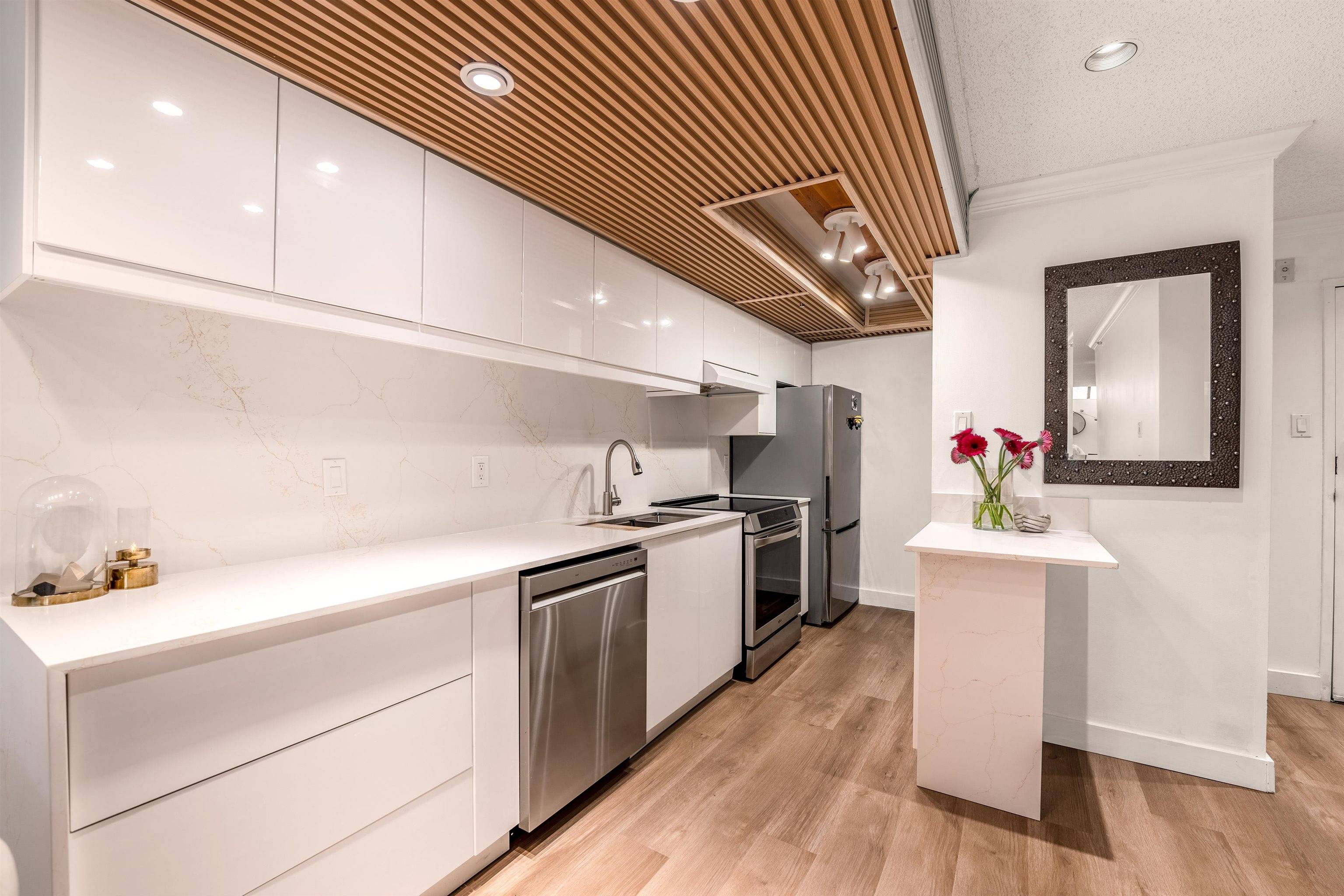 Vancouver, BC V6G 3A5,1500 Pendrell ST #216