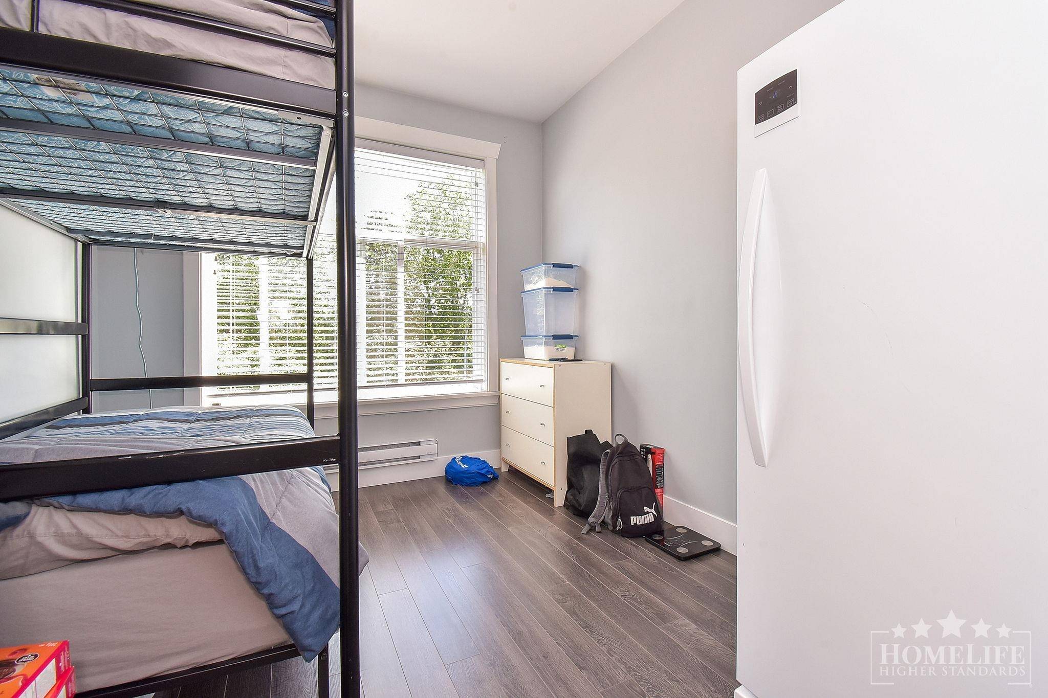 8183 121a ST #301 Surrey, BC V3W 1S7