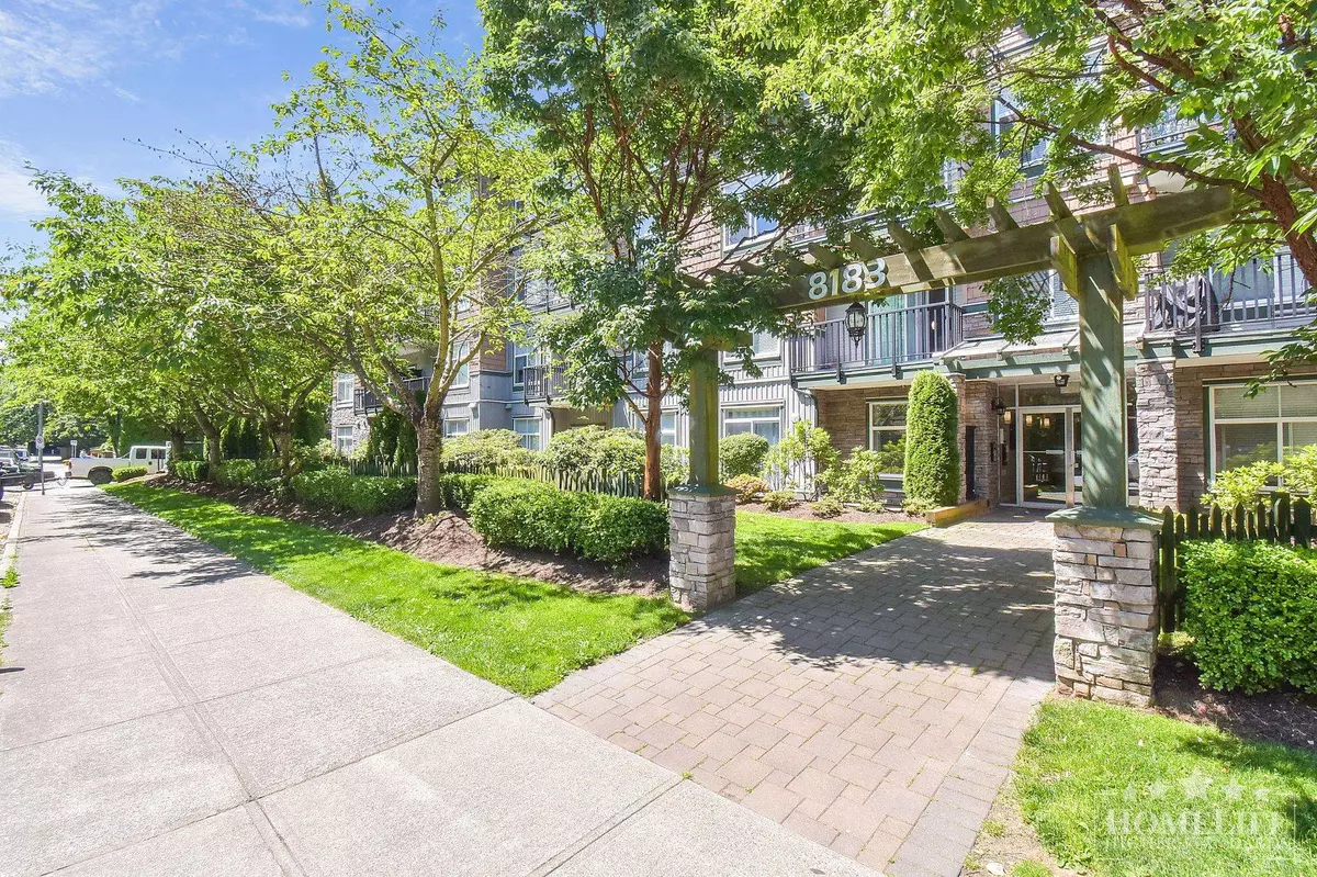 Surrey, BC V3W 1S7,8183 121a ST #301