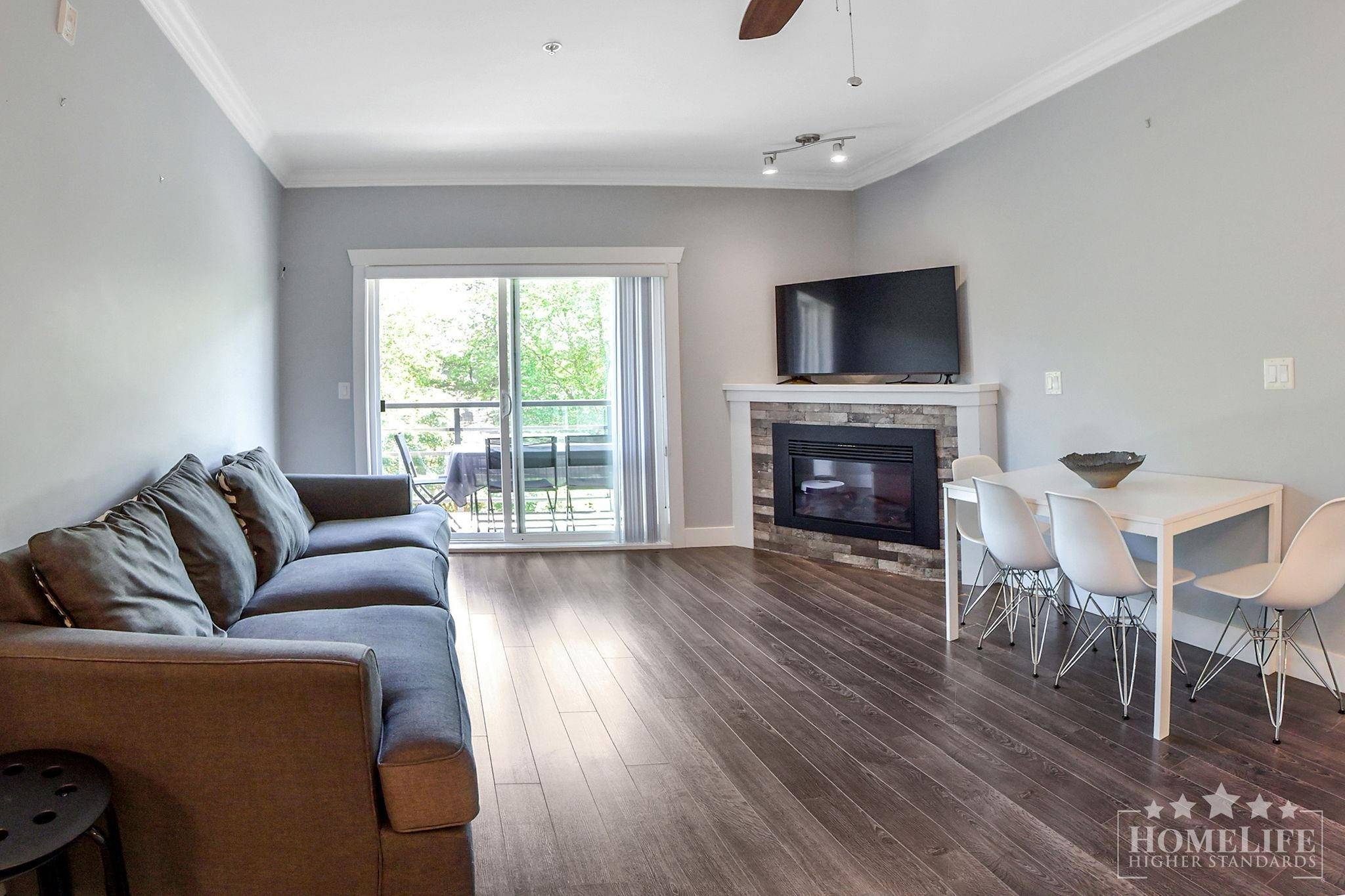 Surrey, BC V3W 1S7,8183 121a ST #301