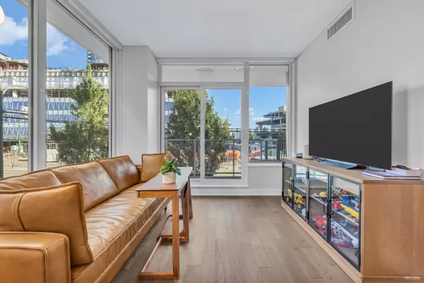 Vancouver, BC V5Z 2N1,677 W 41st AVE #211