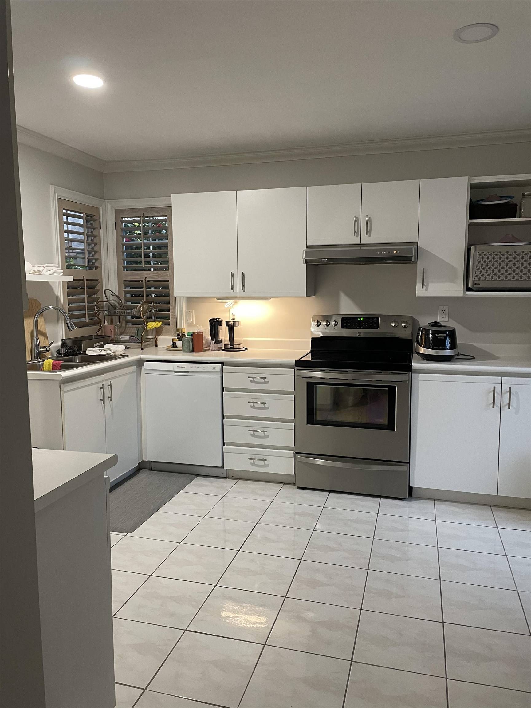 North Vancouver, BC V7M 1T7,225 W 16th ST #13