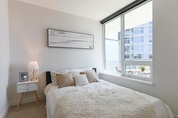 Vancouver, BC V6B 0P4,68 Smithe ST #1507