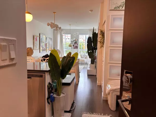 Surrey, BC V3Z 0Y1,15137 33 AVE #222
