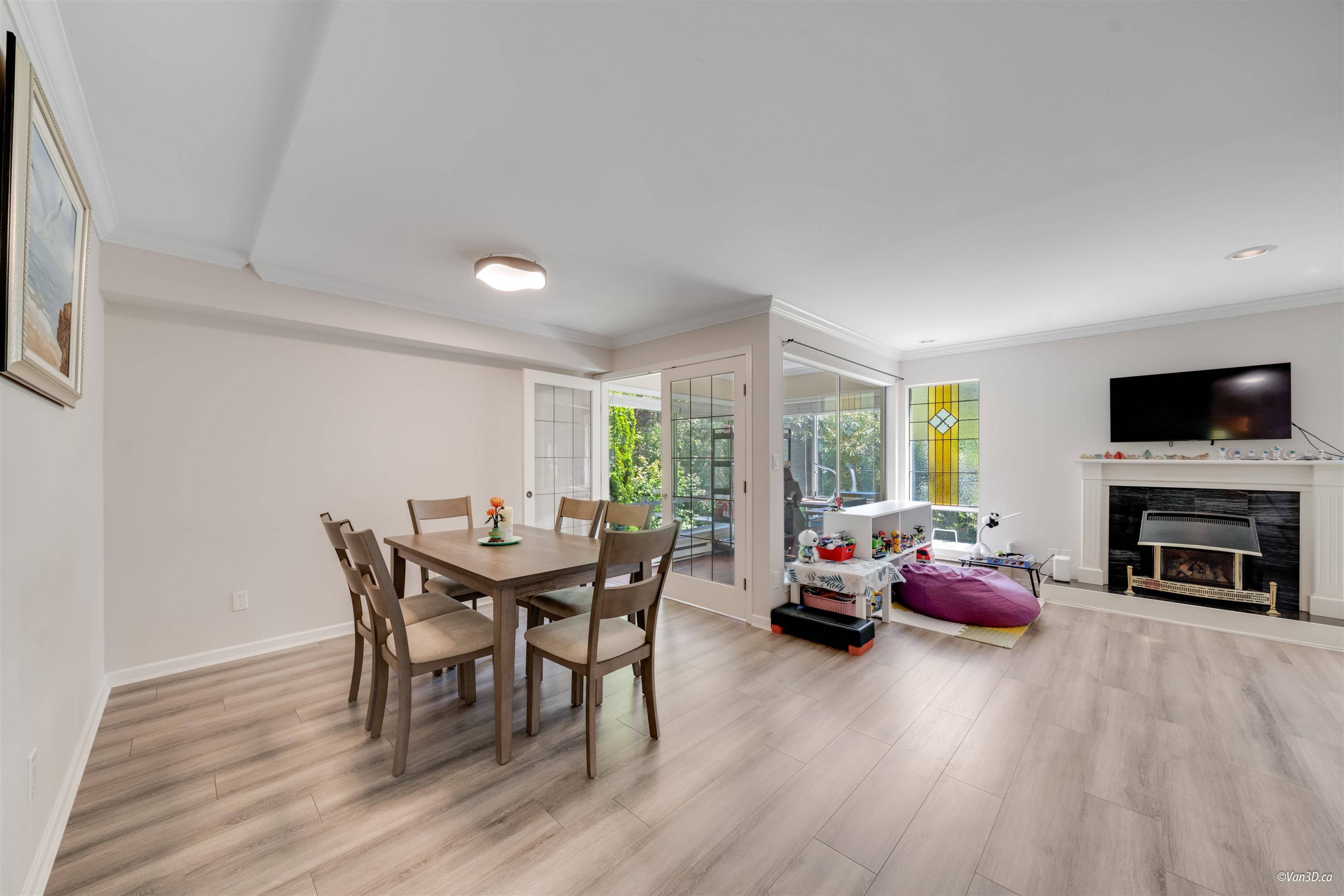 1552 Everall ST #3 White Rock, BC V4B 3S8
