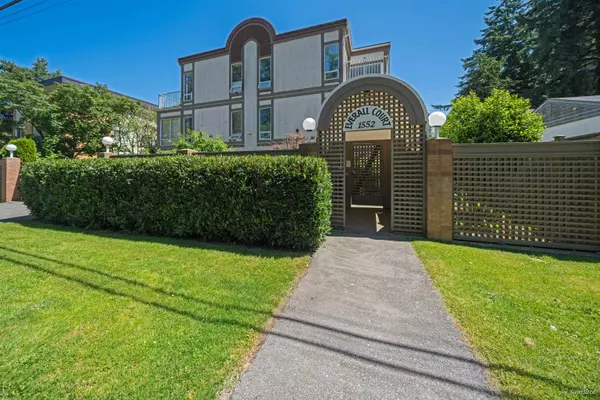 White Rock, BC V4B 3S8,1552 Everall ST #3