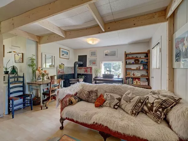 Gibsons, BC V0N 1V7,947 North RD