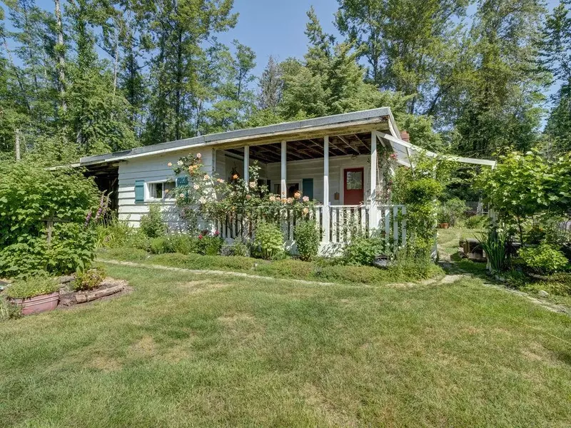 947 North RD, Gibsons, BC V0N 1V7