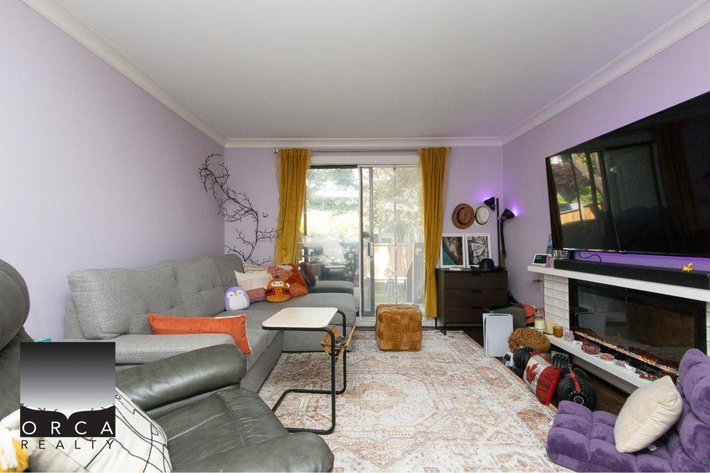 1442 Blackwood ST #110 White Rock, BC V4B 3V5