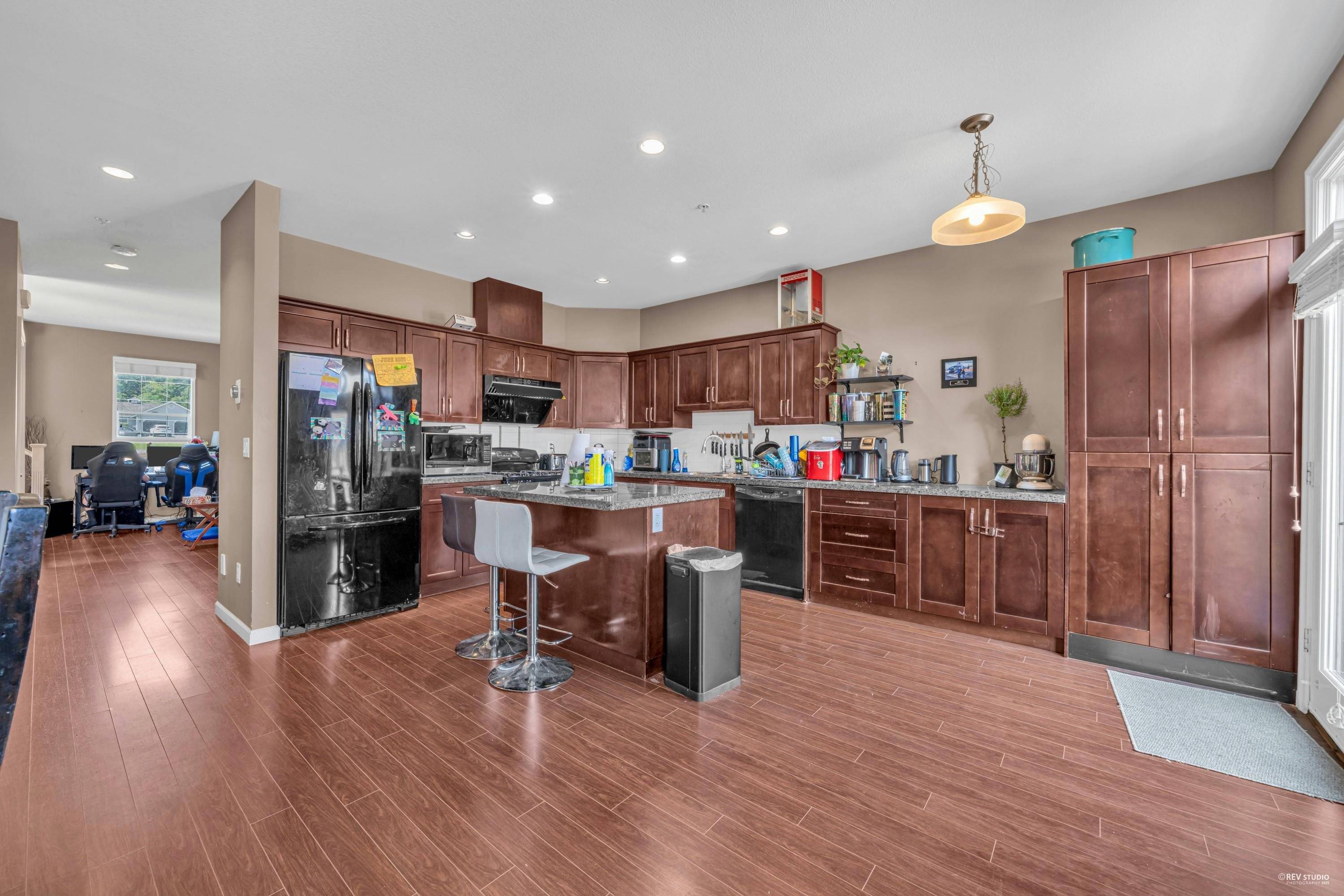 Langley, BC V2Y 0G1,6942 208 ST