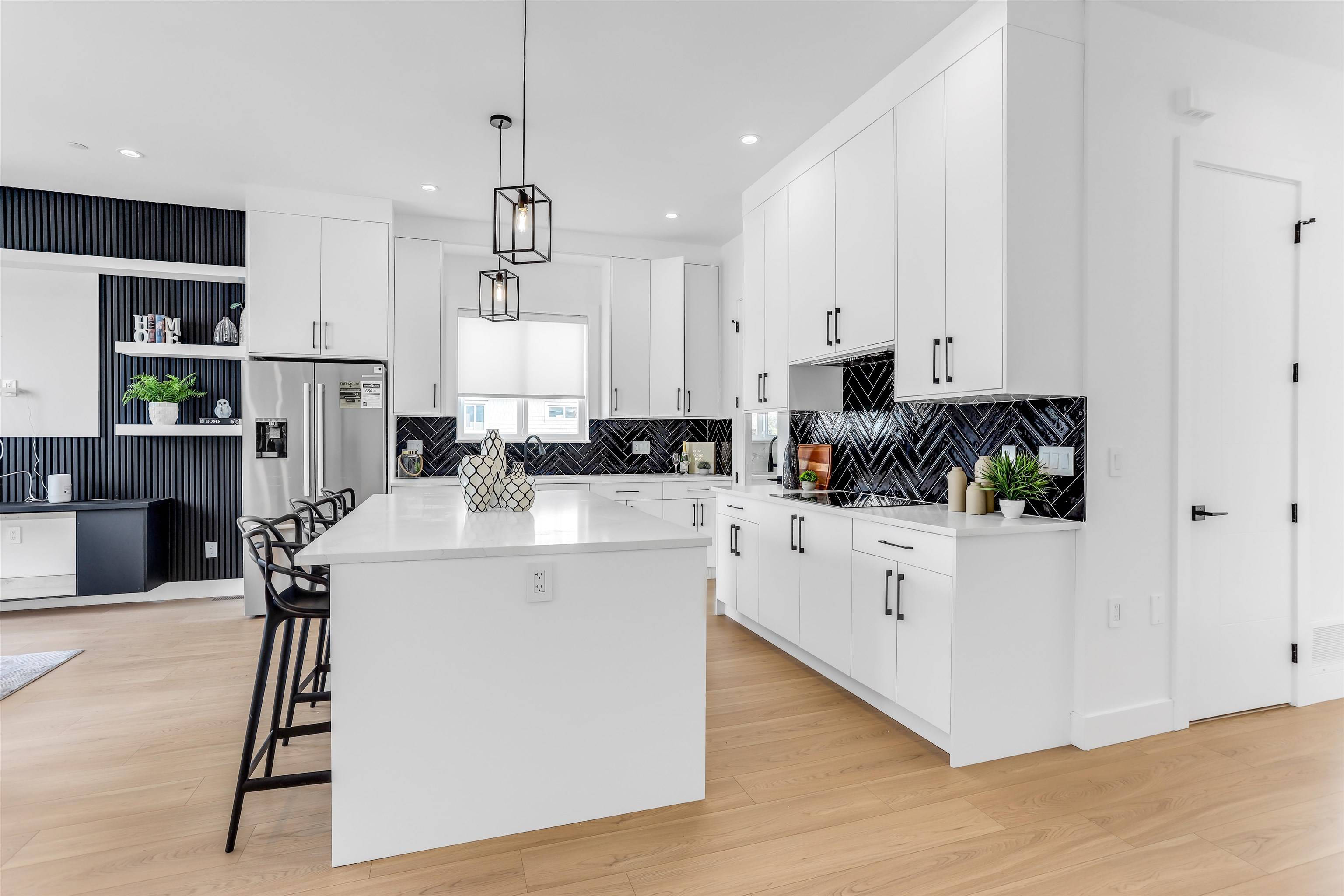 20963 83 AVE Surrey, BC V2Y 4K4