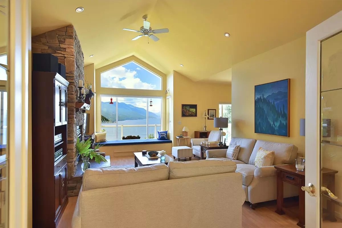 Sechelt, BC V7Z 0P3,5870 Skookumchuk RD