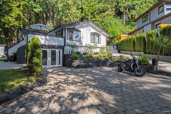 North Vancouver, BC V7R 3B8,3870 Emerald DR