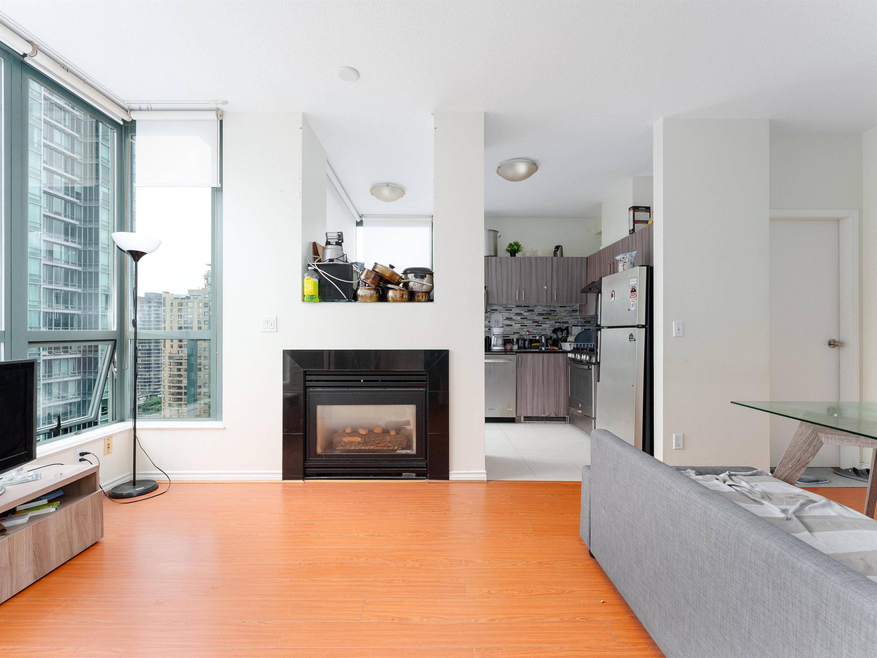1239 W Georgia ST #2304 Vancouver, BC V6E 4R8