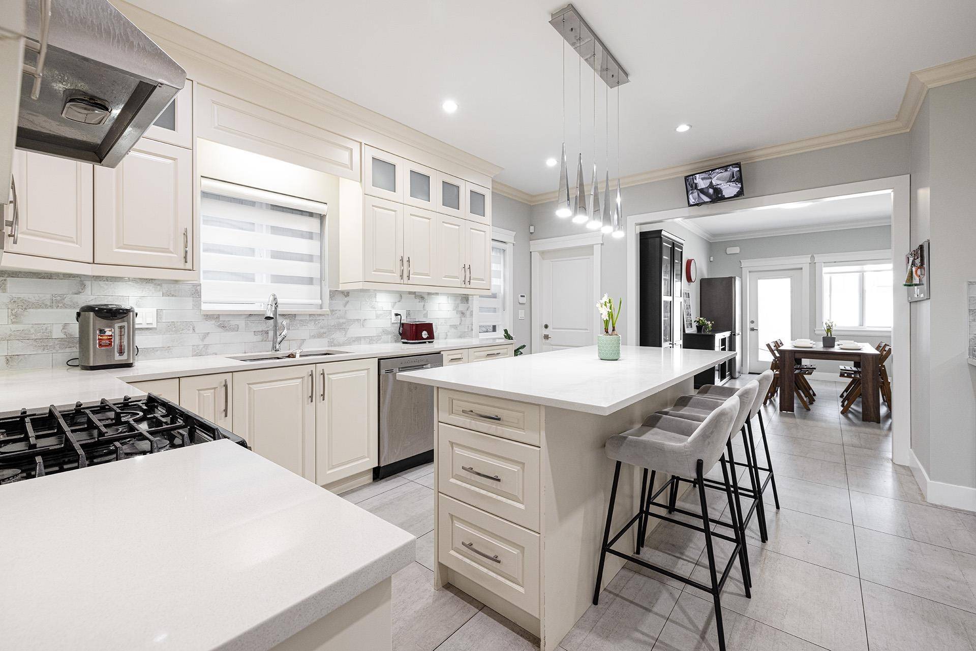 6057 Leibly AVE Burnaby, BC V5E 3C7