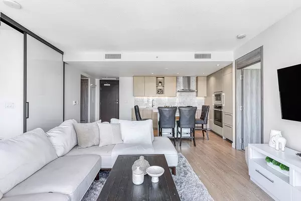 Vancouver, BC V6Z 0E7,89 Nelson ST #2301