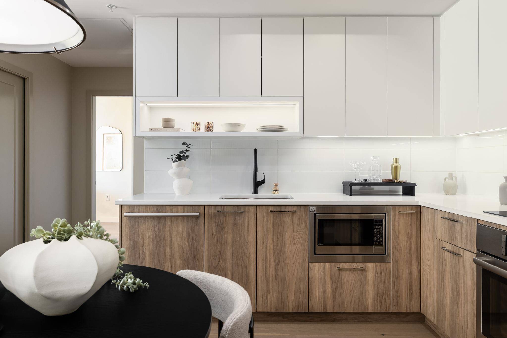Vancouver, BC V6P 4A9,8398 Oak ST #309