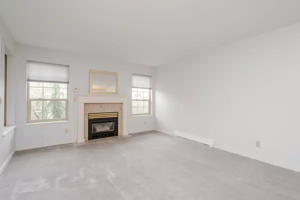 White Rock, BC V4B 4C3,1488 Merklin ST #304