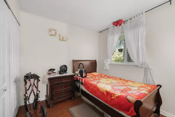 White Rock, BC V4B 2M9,15991 Thrift AVE #209