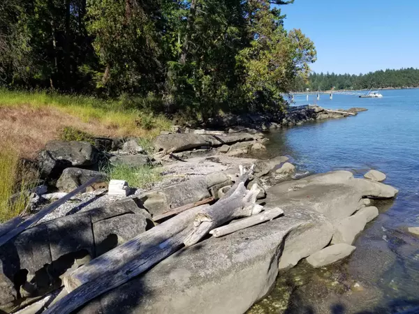 108 Twiss RD Galiano Island, BC V0N 1P0