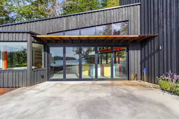 108 Twiss RD Galiano Island, BC V0N 1P0