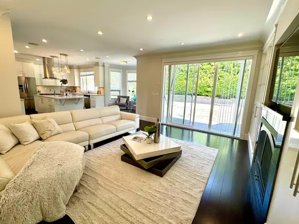 North Vancouver, BC V7N 2Z5,586 Silverdale PL